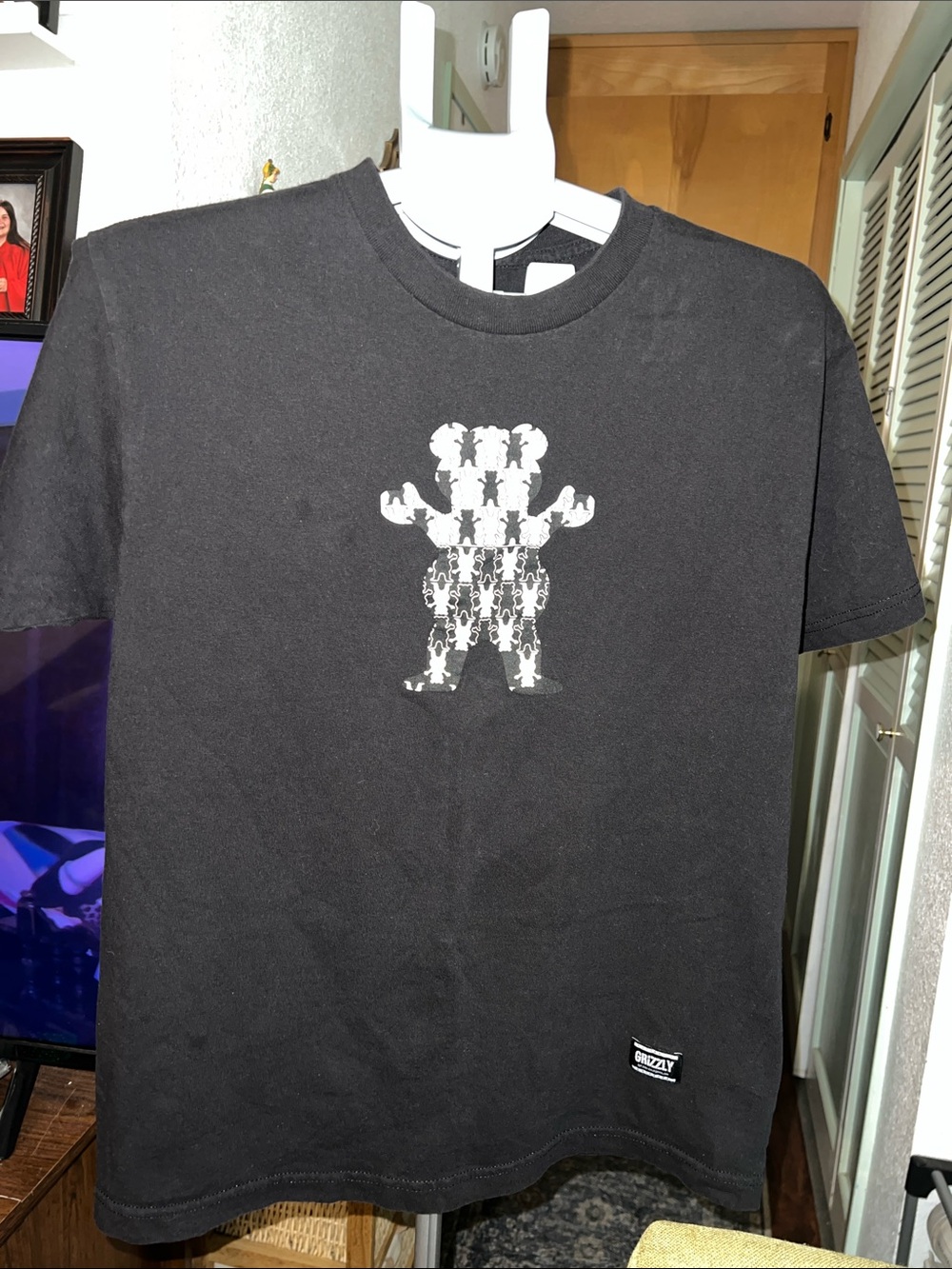 Grizzly Griptape OG Bear Optical Illusion Graphic Tee Black Size M